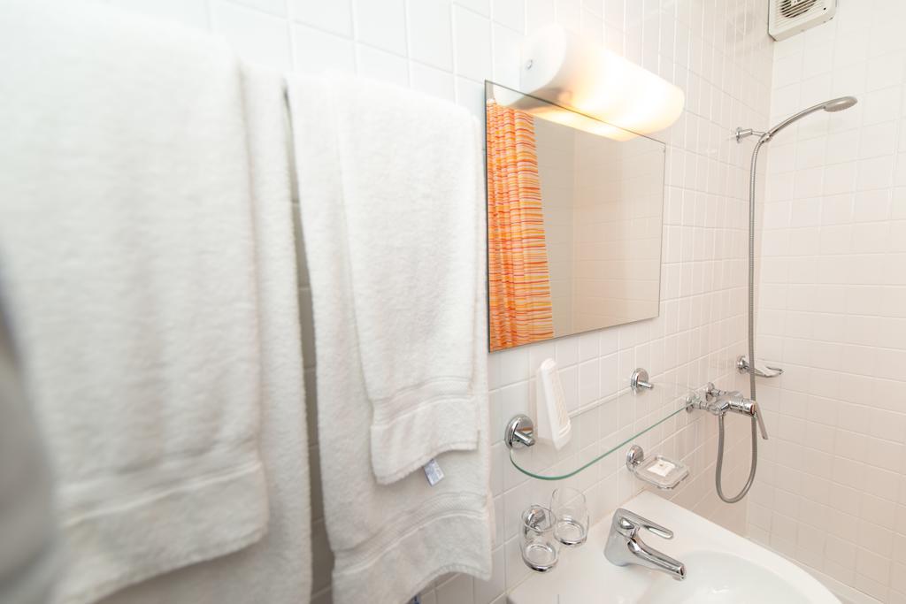Hotel Rotes Haus Brugg  Zimmer foto